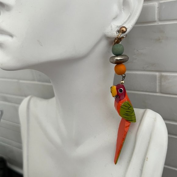 Vintage MSM MOD Beaded Wooden Parrot Necklace and Earrings - Picture 7 of 10